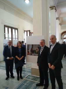 Los embajadores visitaron la exposición de fotos del 4to concurso de fotografía "La fuerza del MERCOSUR"